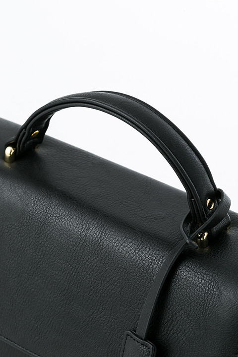 『血界戦線 & BEYOND』コラボレーション ショルダーバッグ クラウス・V・ラインヘルツ モデル 12,800円（税別）(C)2017 内藤泰弘／集英社・血界戦線 & BEYOND製作委員会