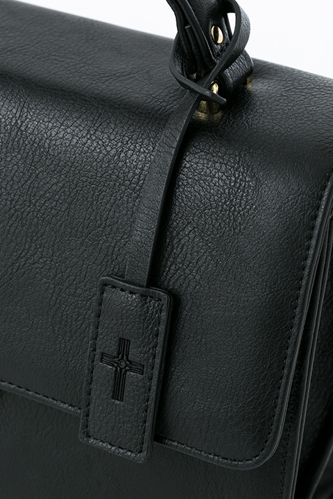 『血界戦線 & BEYOND』コラボレーション ショルダーバッグ クラウス・V・ラインヘルツ モデル 12,800円（税別）(C)2017 内藤泰弘／集英社・血界戦線 & BEYOND製作委員会