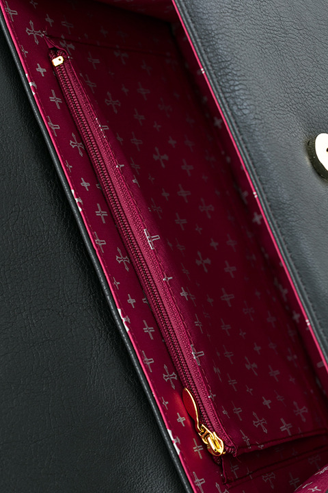 『血界戦線 & BEYOND』コラボレーション ショルダーバッグ クラウス・V・ラインヘルツ モデル 12,800円（税別）(C)2017 内藤泰弘／集英社・血界戦線 & BEYOND製作委員会