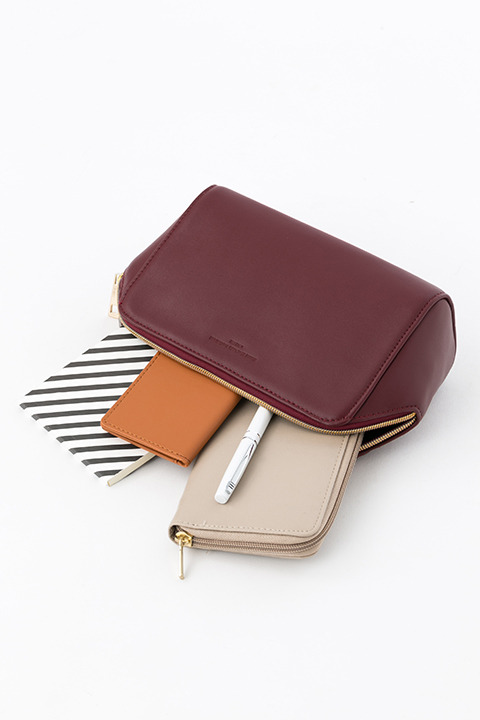 『血界戦線 & BEYOND』コラボレーション ポーチ クラウス・V・ラインヘルツ モデル 6,500円（税別）(C)2017 内藤泰弘／集英社・血界戦線 & BEYOND製作委員会