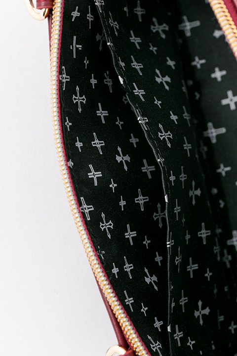 『血界戦線 & BEYOND』コラボレーション ポーチ クラウス・V・ラインヘルツ モデル 6,500円（税別）(C)2017 内藤泰弘／集英社・血界戦線 & BEYOND製作委員会