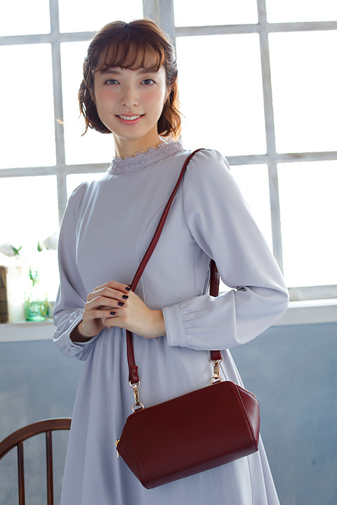 『血界戦線 & BEYOND』コラボレーション ポーチ クラウス・V・ラインヘルツ モデル 6,500円（税別）着用イメージ(C)2017 内藤泰弘／集英社・血界戦線 & BEYOND製作委員会