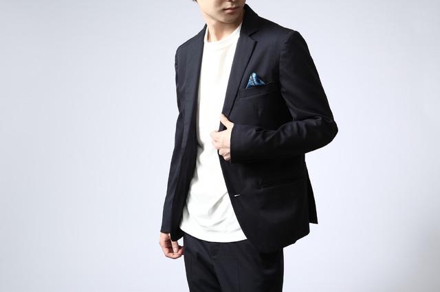 「『カウボーイビバップ』コラボレーション スパイク・スピーゲル モデル メンズスーツ」40,000円（税抜）(C)サンライズ