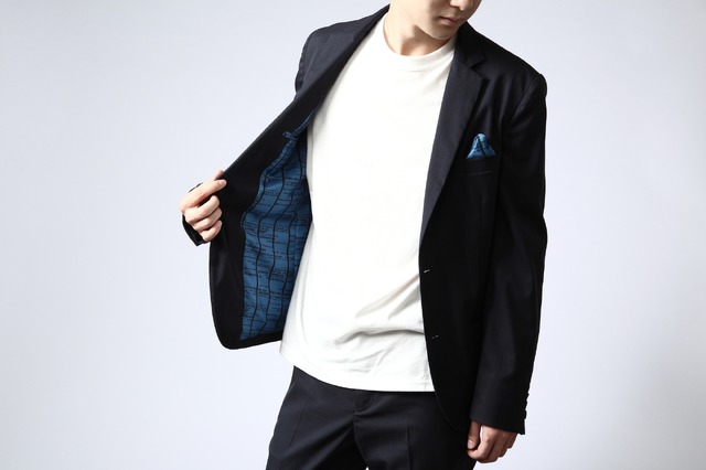 「『カウボーイビバップ』コラボレーション スパイク・スピーゲル モデル メンズスーツ」40,000円（税抜）(C)サンライズ