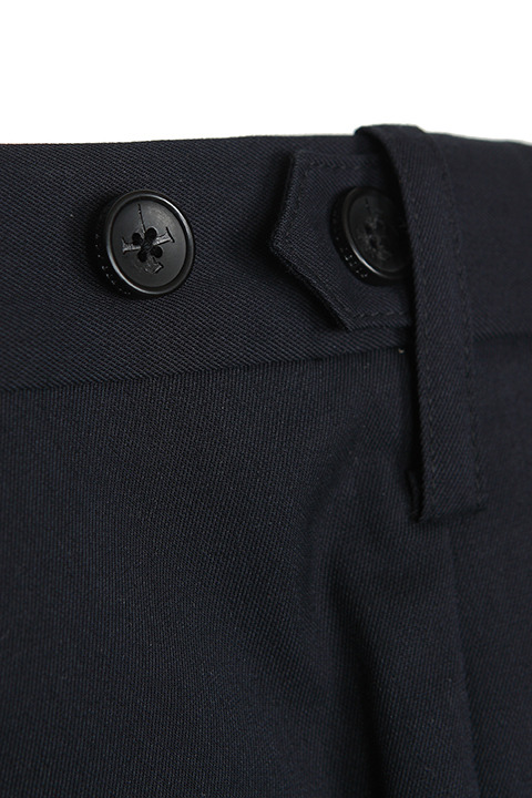 「『カウボーイビバップ』コラボレーション スパイク・スピーゲル モデル メンズスーツ」40,000円（税抜）(C)サンライズ