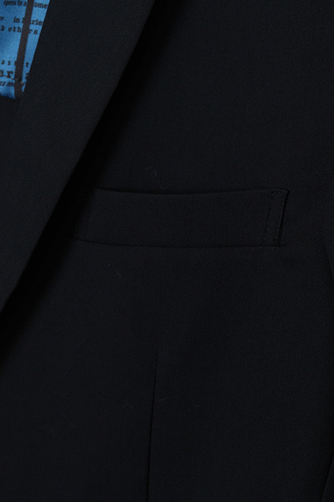 「『カウボーイビバップ』コラボレーション スパイク・スピーゲル モデル メンズスーツ」40,000円（税抜）(C)サンライズ