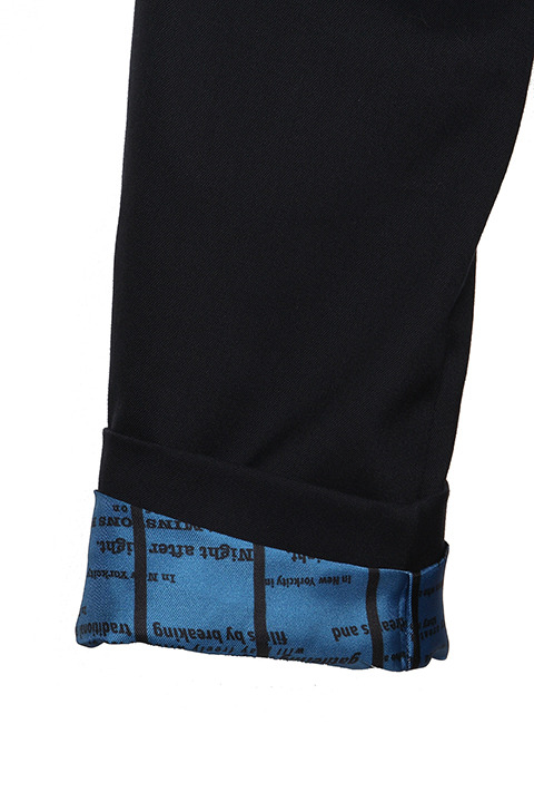 「『カウボーイビバップ』コラボレーション スパイク・スピーゲル モデル メンズスーツ」40,000円（税抜）(C)サンライズ