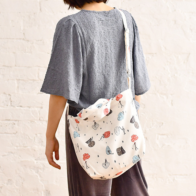 「キャンバスショルダートート」3,500円(税抜)(C)2017 市川春子・講談社/「宝石の国」製作委員会