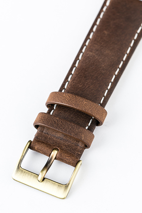 「『魔法陣グルグル』コラボレーション 腕時計」16,800円(税抜)(C)衛藤ヒロユキ／SQUARE