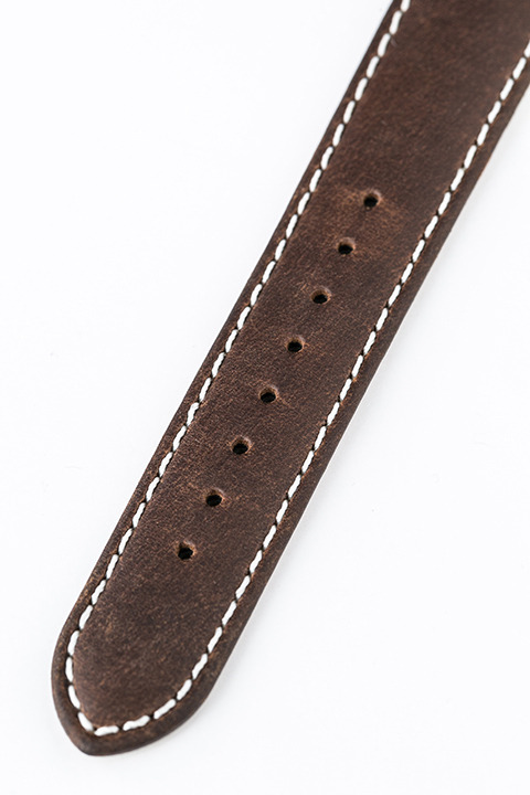 「『魔法陣グルグル』コラボレーション 腕時計」16,800円(税抜)(C)衛藤ヒロユキ／SQUARE