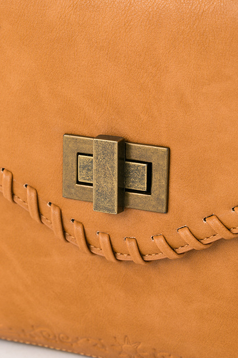 「『魔法陣グルグル』コラボレーション バッグ」12,800円(税抜)(C)衛藤ヒロユキ／SQUARE