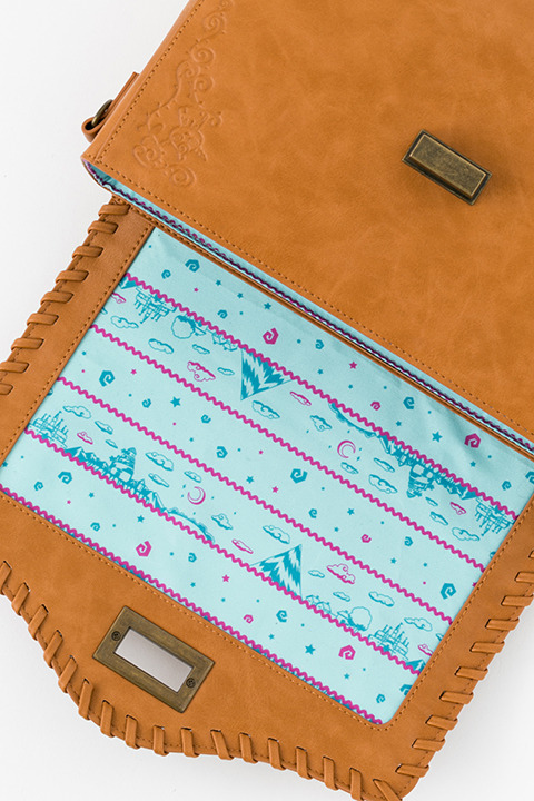 「『魔法陣グルグル』コラボレーション バッグ」12,800円(税抜)(C)衛藤ヒロユキ／SQUARE