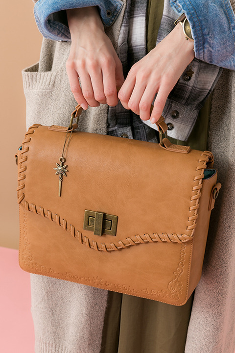 「『魔法陣グルグル』コラボレーション バッグ」12,800円(税抜)(C)衛藤ヒロユキ／SQUARE