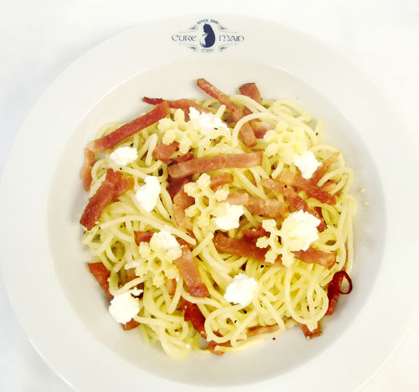 終末のパスタ900＋税(C) つくみず・新潮社／「少女終末旅行」製作委員会