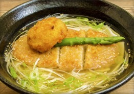 「大洗女子学園のパーコーうどん」1,200円（税込）(C)GIRLS und PANZER Finale Projekt (C)SEGA