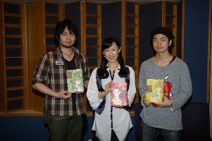 ※写真左から 葉月亮介役中村悠一さん、島尾六花役大原さやかさん、島尾篤役福山潤さん