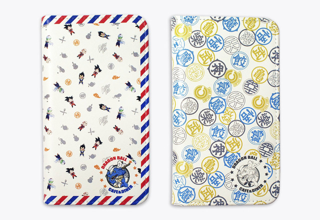 「ドラゴンボールカフェ＆ダイナー」オリジナル マルチスライドスマホカバー (キャラ総柄/マーク総柄2700円（税別）(C)バードスタジオ／集英社・フジテレビ・東映アニメーション