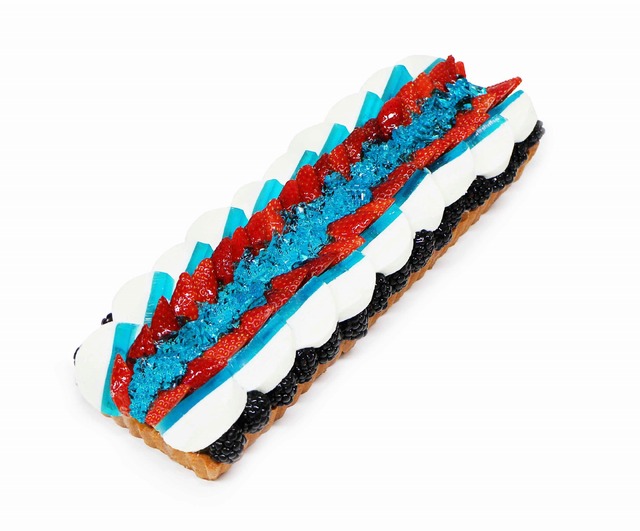 「箱根学園のケーキ～青春爽快！ベリーのケーキ～」ドリンク付1200円（税抜）(C)渡辺航（週刊少年チャンピオン）／弱虫ペダル03製作委員会