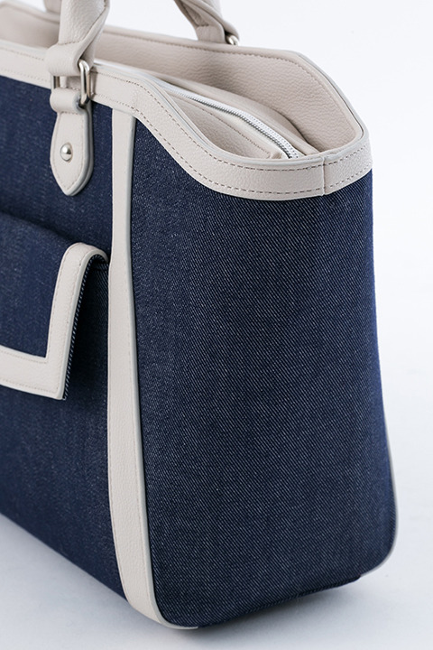 『血界戦線 & BEYOND』コラボレーション バッグ 12,800円（税別）レオナルド・ウォッチモデル(C)2017 内藤泰弘／集英社・血界戦線 & BEYOND製作委員会