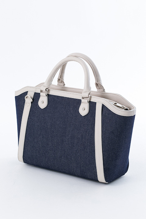 『血界戦線 & BEYOND』コラボレーション バッグ 12,800円（税別）レオナルド・ウォッチモデル(C)2017 内藤泰弘／集英社・血界戦線 & BEYOND製作委員会