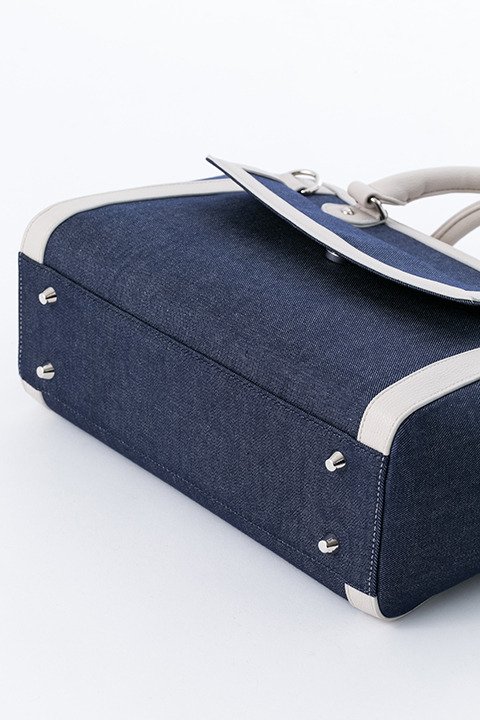 『血界戦線 & BEYOND』コラボレーション バッグ 12,800円（税別）レオナルド・ウォッチモデル(C)2017 内藤泰弘／集英社・血界戦線 & BEYOND製作委員会