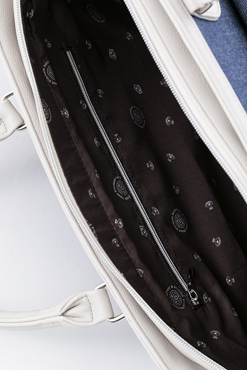 『血界戦線 & BEYOND』コラボレーション バッグ 12,800円（税別）レオナルド・ウォッチモデル(C)2017 内藤泰弘／集英社・血界戦線 & BEYOND製作委員会