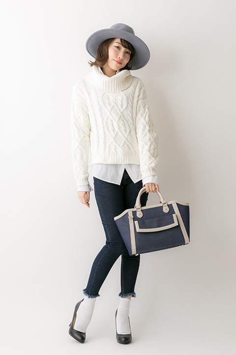 『血界戦線 & BEYOND』コラボレーション バッグ 12,800円（税別）レオナルド・ウォッチモデル(C)2017 内藤泰弘／集英社・血界戦線 & BEYOND製作委員会