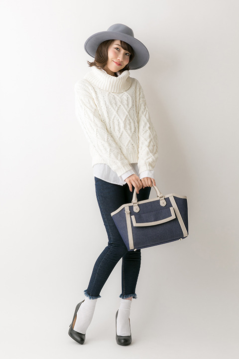 『血界戦線 & BEYOND』コラボレーション バッグ 12,800円（税別）レオナルド・ウォッチモデル(C)2017 内藤泰弘／集英社・血界戦線 & BEYOND製作委員会