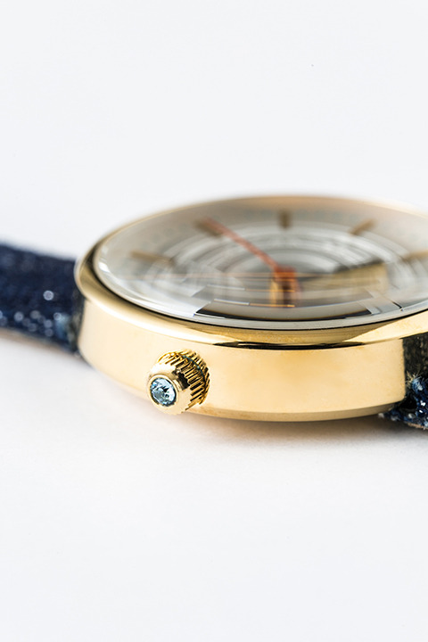 『血界戦線 & BEYOND』コラボレーション 腕時計 12,800円（税別）レオナルド・ウォッチモデル(C)2017 内藤泰弘／集英社・血界戦線 & BEYOND製作委員会