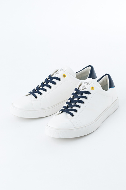 『血界戦線 & BEYOND』コラボレーション スニーカー 10,800円（税別）レオナルド・ウォッチモデル(C)2017 内藤泰弘／集英社・血界戦線 & BEYOND製作委員会