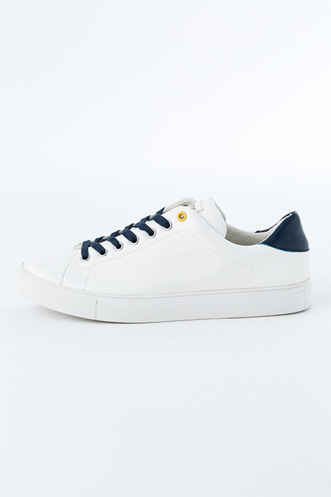 『血界戦線 & BEYOND』コラボレーション スニーカー 10,800円（税別）レオナルド・ウォッチモデル(C)2017 内藤泰弘／集英社・血界戦線 & BEYOND製作委員会