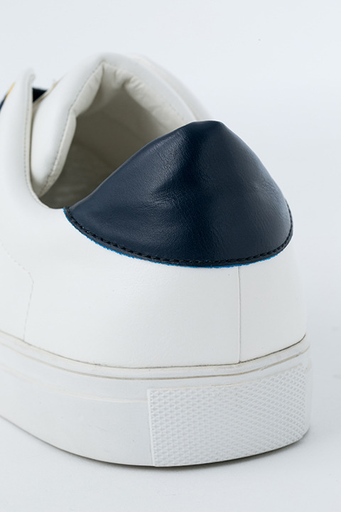 『血界戦線 & BEYOND』コラボレーション スニーカー 10,800円（税別）レオナルド・ウォッチモデル(C)2017 内藤泰弘／集英社・血界戦線 & BEYOND製作委員会