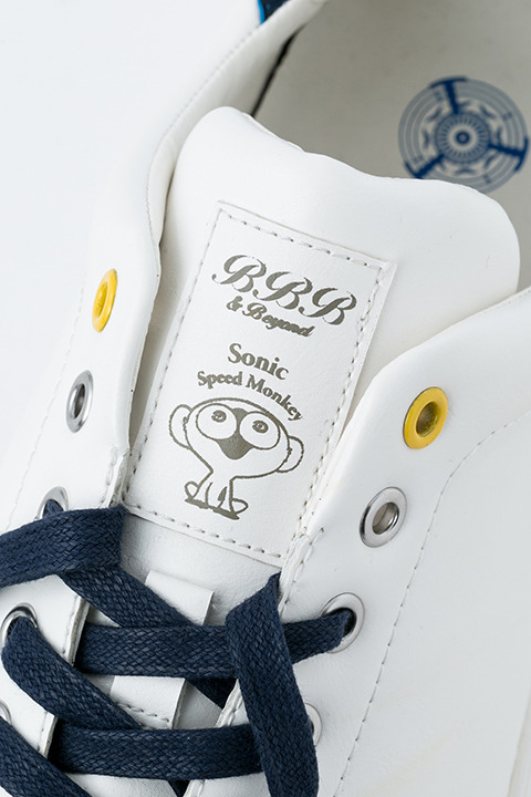 『血界戦線 & BEYOND』コラボレーション スニーカー 10,800円（税別）レオナルド・ウォッチモデル(C)2017 内藤泰弘／集英社・血界戦線 & BEYOND製作委員会