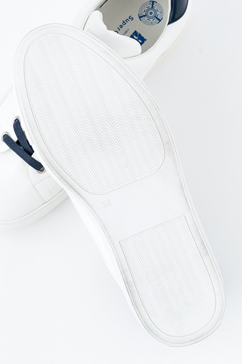 『血界戦線 & BEYOND』コラボレーション スニーカー 10,800円（税別）レオナルド・ウォッチモデル(C)2017 内藤泰弘／集英社・血界戦線 & BEYOND製作委員会