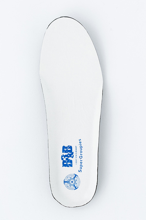 『血界戦線 & BEYOND』コラボレーション スニーカー 10,800円（税別）レオナルド・ウォッチモデル(C)2017 内藤泰弘／集英社・血界戦線 & BEYOND製作委員会