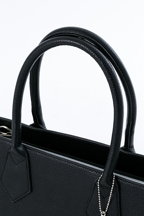 『血界戦線 & BEYOND』コラボレーション バッグ 12,800円（税別）クラウス・V・ラインヘルツモデル(C)2017 内藤泰弘／集英社・血界戦線 & BEYOND製作委員会