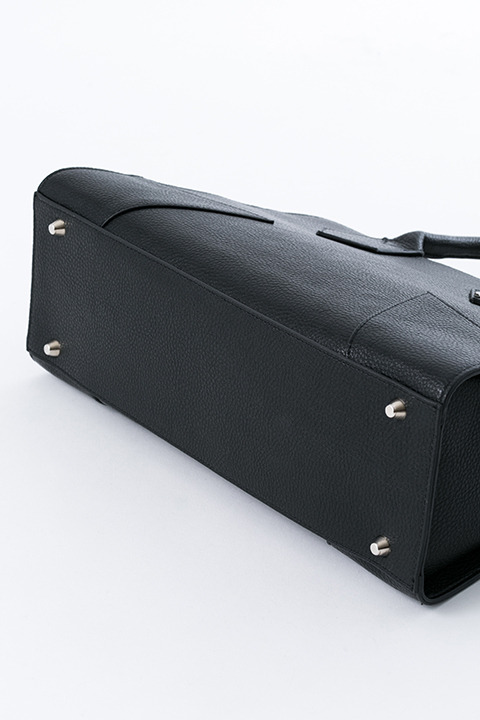 『血界戦線 & BEYOND』コラボレーション バッグ 12,800円（税別）クラウス・V・ラインヘルツモデル(C)2017 内藤泰弘／集英社・血界戦線 & BEYOND製作委員会