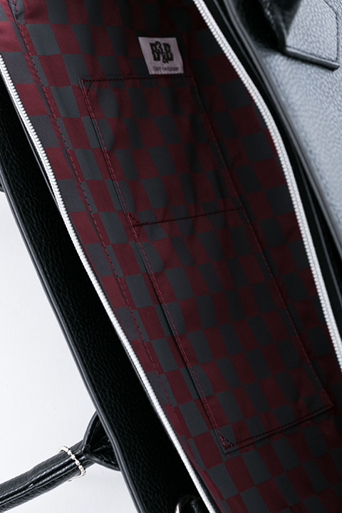 『血界戦線 & BEYOND』コラボレーション バッグ 12,800円（税別）クラウス・V・ラインヘルツモデル(C)2017 内藤泰弘／集英社・血界戦線 & BEYOND製作委員会