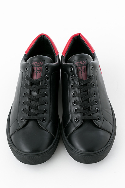 『血界戦線 & BEYOND』コラボレーション スニーカー 10,800円（税別）クラウス・V・ラインヘルツモデル(C)2017 内藤泰弘／集英社・血界戦線 & BEYOND製作委員会