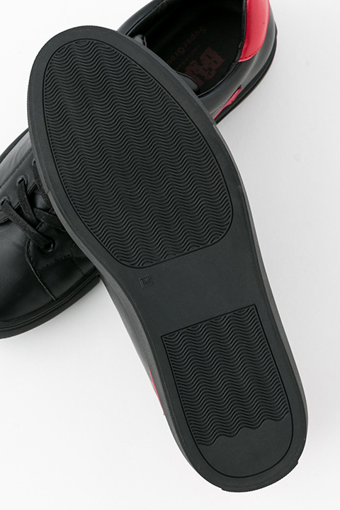 『血界戦線 & BEYOND』コラボレーション スニーカー 10,800円（税別）クラウス・V・ラインヘルツモデル(C)2017 内藤泰弘／集英社・血界戦線 & BEYOND製作委員会