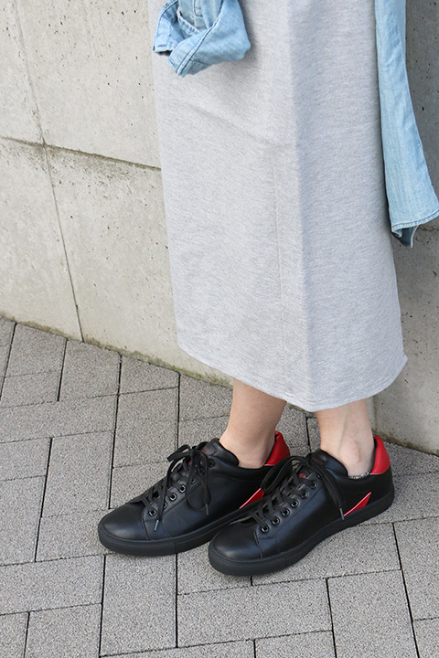 『血界戦線 & BEYOND』コラボレーション スニーカー 10,800円（税別）クラウス・V・ラインヘルツモデル(C)2017 内藤泰弘／集英社・血界戦線 & BEYOND製作委員会