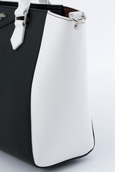 『血界戦線 & BEYOND』コラボレーション バッグ 12,800円（税別）ザップ・レンフロモデル(C)2017 内藤泰弘／集英社・血界戦線 & BEYOND製作委員会