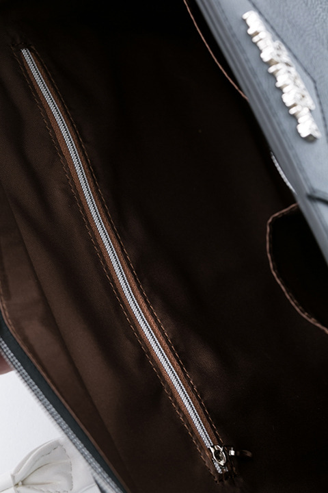 『血界戦線 & BEYOND』コラボレーション バッグ 12,800円（税別）ザップ・レンフロモデル(C)2017 内藤泰弘／集英社・血界戦線 & BEYOND製作委員会