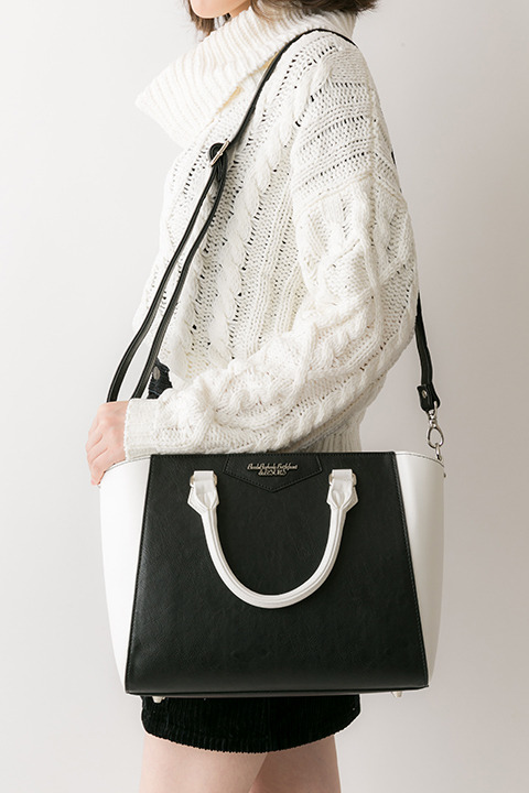 『血界戦線 & BEYOND』コラボレーション バッグ 12,800円（税別）ザップ・レンフロモデル(C)2017 内藤泰弘／集英社・血界戦線 & BEYOND製作委員会