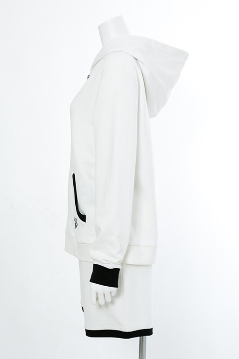 『血界戦線 & BEYOND』コラボレーション ルームウェア 10,800円（税別）ザップ・レンフロモデル(C)2017 内藤泰弘／集英社・血界戦線 & BEYOND製作委員会