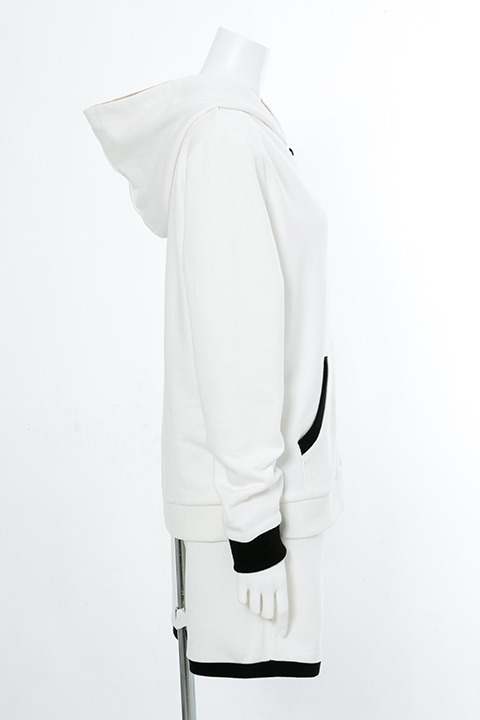 『血界戦線 & BEYOND』コラボレーション ルームウェア 10,800円（税別）ザップ・レンフロモデル(C)2017 内藤泰弘／集英社・血界戦線 & BEYOND製作委員会