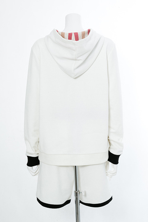 『血界戦線 & BEYOND』コラボレーション ルームウェア 10,800円（税別）ザップ・レンフロモデル(C)2017 内藤泰弘／集英社・血界戦線 & BEYOND製作委員会