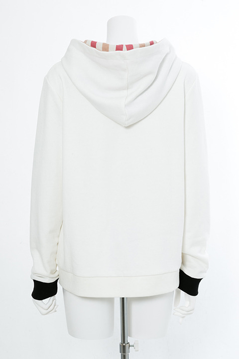 『血界戦線 & BEYOND』コラボレーション ルームウェア 10,800円（税別）ザップ・レンフロモデル(C)2017 内藤泰弘／集英社・血界戦線 & BEYOND製作委員会