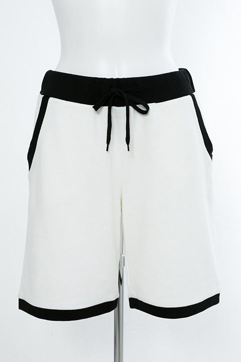 『血界戦線 & BEYOND』コラボレーション ルームウェア 10,800円（税別）ザップ・レンフロモデル(C)2017 内藤泰弘／集英社・血界戦線 & BEYOND製作委員会