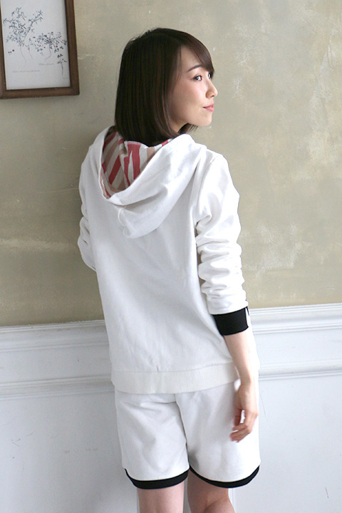 『血界戦線 & BEYOND』コラボレーション ルームウェア 10,800円（税別）ザップ・レンフロモデル(C)2017 内藤泰弘／集英社・血界戦線 & BEYOND製作委員会